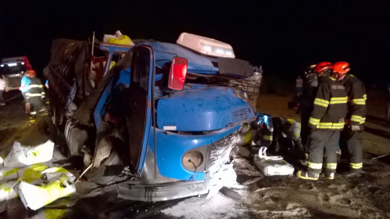 Acidente entre três caminhões deixa um morto em Charqueada