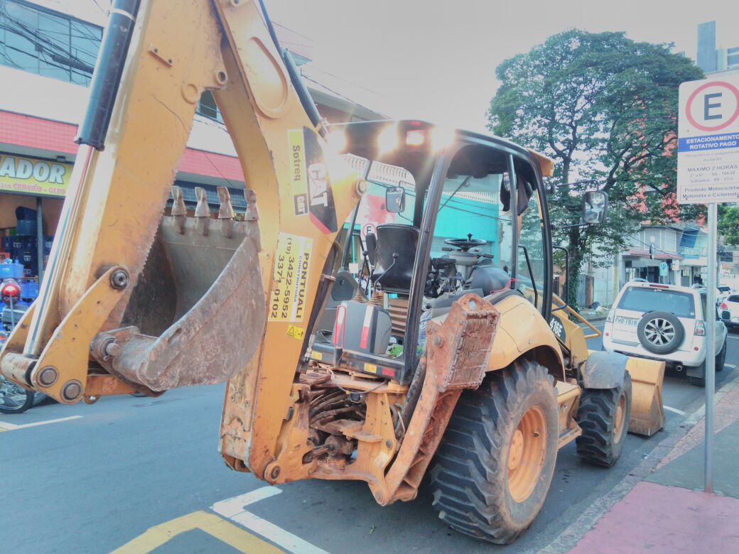 Motocicleta bate em trator em Piracicaba