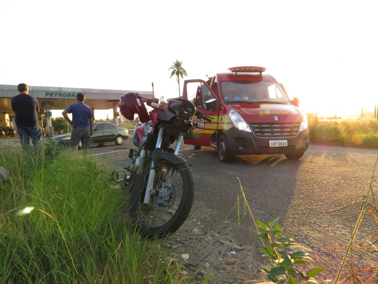Motociclista perde parte dos dentes ao bater contra caminhão em Piracicaba