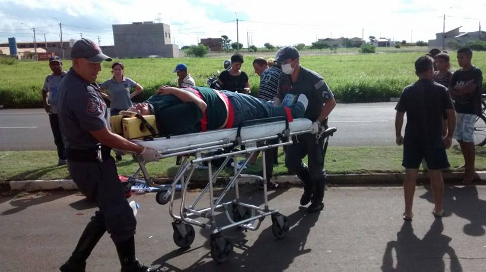 Mulher falando ao celular causa acidente no Jardim Oriente