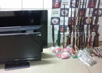 Objetos e armas foram encontrados no Bosques do Lenheiro nessa noite (17) - Foto: Valter Martins / Piracicaba em Alerta