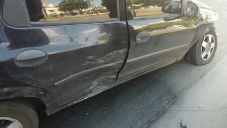 Mulher faz cruzamento irregular e causa acidente na Armando Salles, em Piracicaba