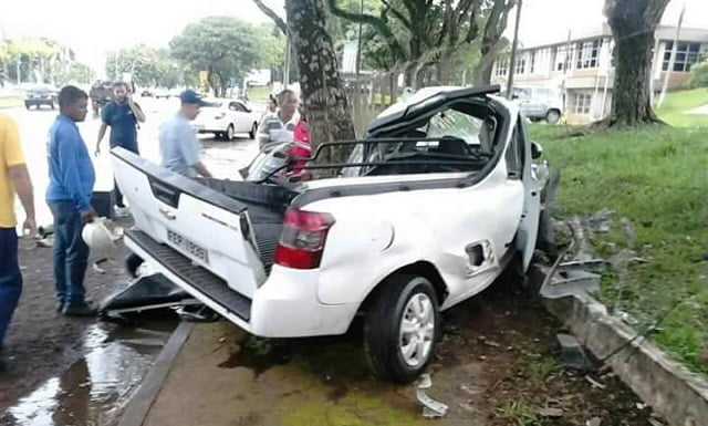 Grave acidente de carro na entrada de Piracicaba mata casal de 19 anos