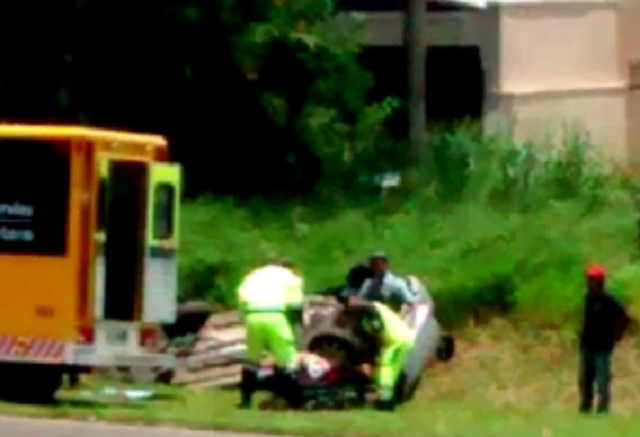 Mulher capota carro em rodovia que liga Limeira à Piracicaba