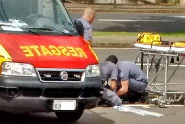 Carro bate em moto em importante avenida de Piracicaba, conta testemunha