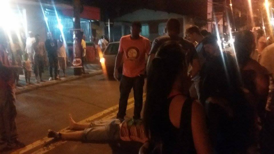 Motociclista é arremessado longe após colisão com carro em Piracicaba