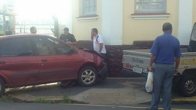 Internauta flagra acidente no centro de Piracicaba