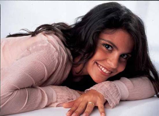 Cantora gospel Aline Barros comenta polêmica com gays