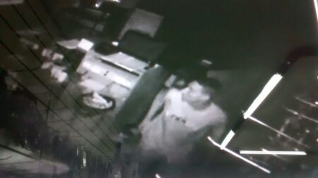 Para roubar loja em Piracicaba, ladrão quebra a parede