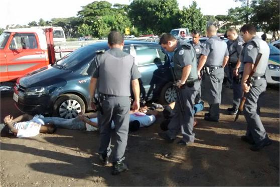 Policial é baleado em tentativa de assalto à Casas Bahia; quatro são presos