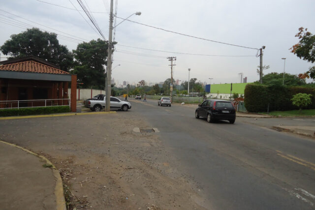 Assaltante jogou vÃ­tima do veÃ­culo prÃ³ximo ao Carrefour e fugiu para o JaraguÃ¡ - Foto: Arquivo