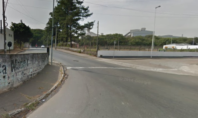 Rapaz tenta assaltar motorista, mas acaba apanhando de populares no Industrial Foto: Google Maps