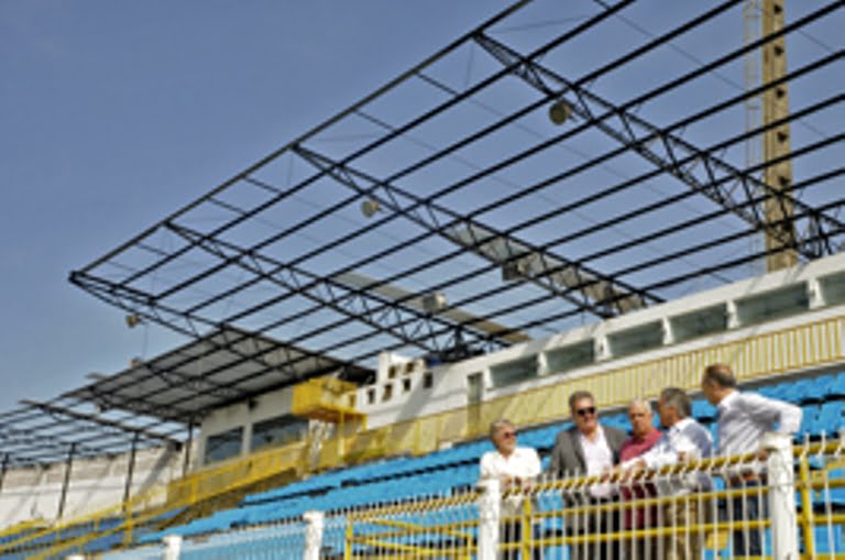 Prefeito visita obras do estádio Barão da Serra Negra