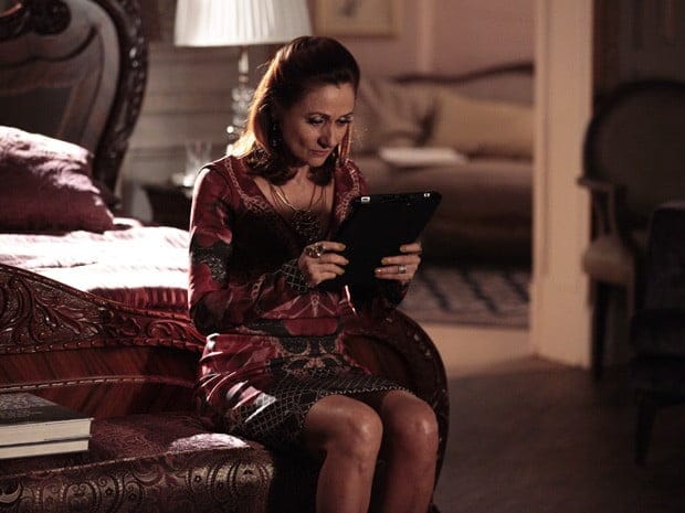 BOMBA: Em “Salve Jorge”, Berna entrega Wanda para Helô