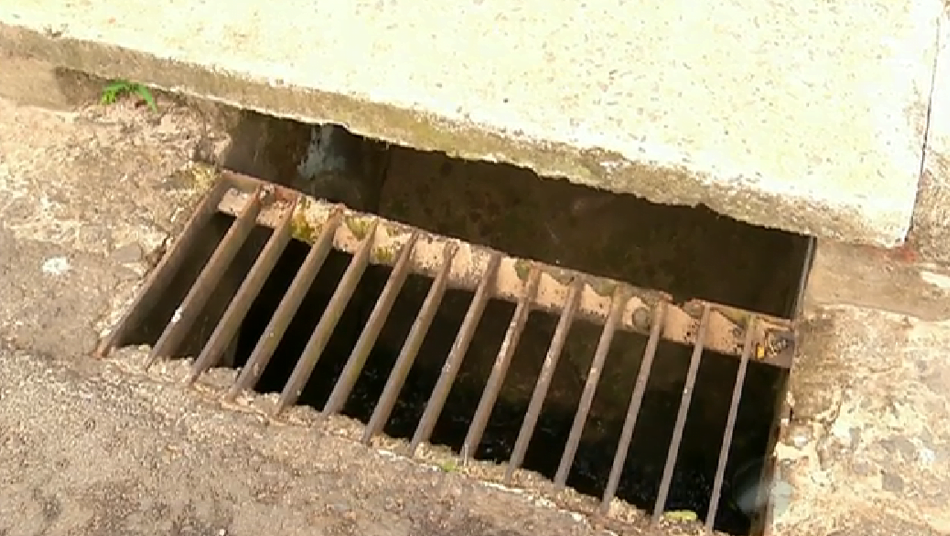 Bueiro em rua causa transtorno para moradores de Rio Claro