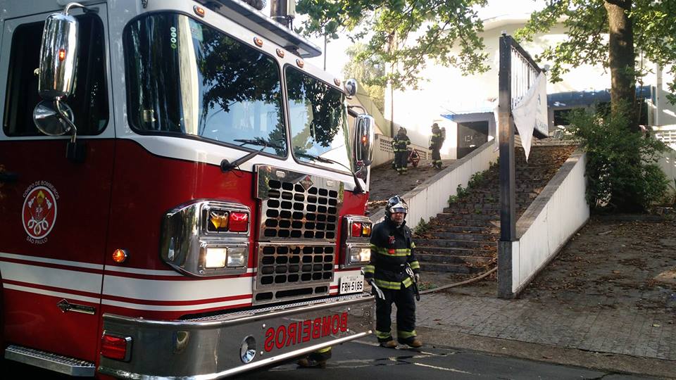 Clínica abandonada pega fogo em Piracicaba