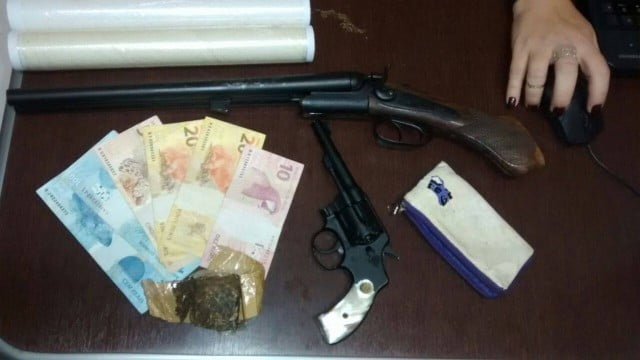 Maconha e duas armas são apreendidas na periferia de Piracicaba Foto: Divulgação