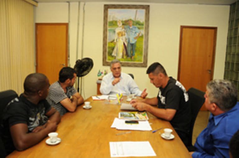 Em encontro com prefeito, moradores do Bosques pedem mais espaço de lazer