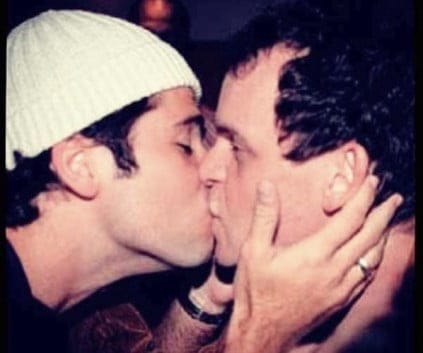 Foto: Atores da Globo protagonizam beijo GAY em protesto contra Marcos Feliciano