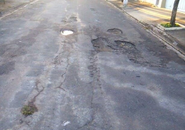 Buracos sem solução há quase um ano geram reclamações em três bairros de Piracicaba