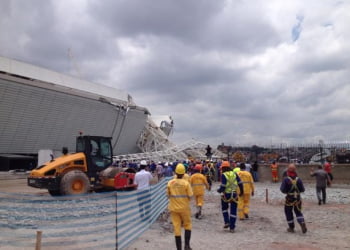 Guindaste destrói arquibancada da Arena Corinthians
