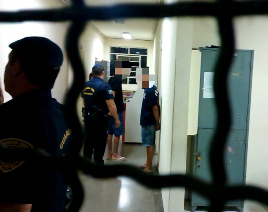 Grupo tenta roubar linguiça e picanha do Coop e dois vão para a cadeia