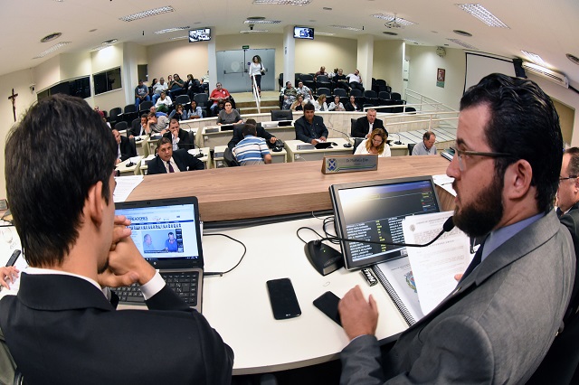 Matheus Erler dá o exemplo e corta R$ 5 milhões do orçamento da Câmara de Piracicaba