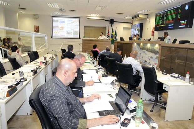 TCE acusa Barjas Negri de não investir R$ 3,8 milhões em educação