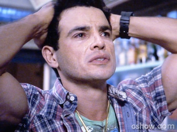 “Amor à vida”: Carlito chora ao ver Valdirene aprontando todas no BBB