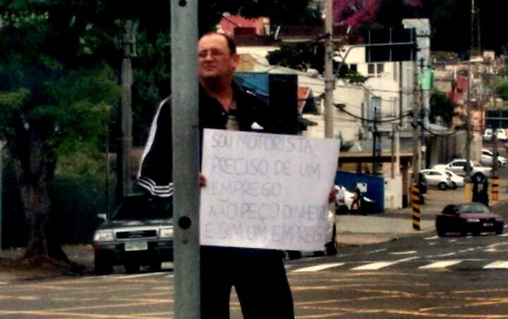 Motorista que comoveu Piracicaba ao pedir emprego em sinal consegue trabalho