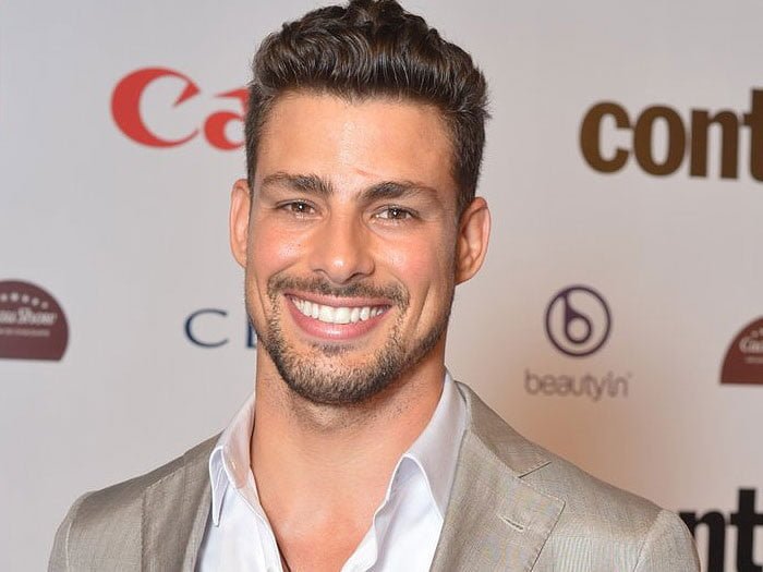 Para delírio geral, Cauã Reymond revela estar solteiro