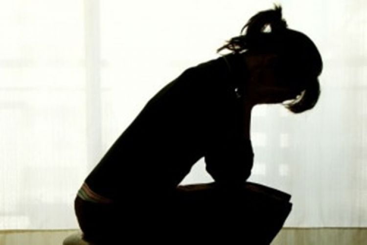 Quarteto sequestra adolescente na porta da escola para estuprá-la, diz mãe