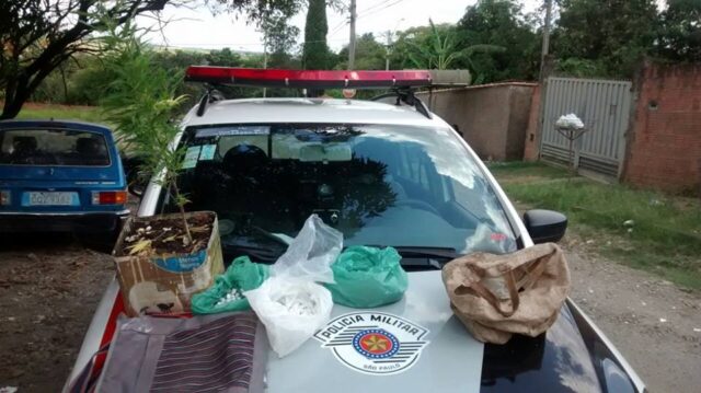 DenÃºncia levou policiais a casa onde droga e suspeitos estavam - Foto: DivulgaÃ§Ã£o