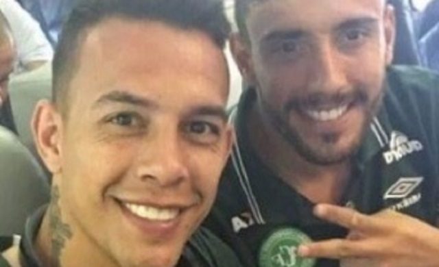 Danilo e Alan postaram nas redes sociais uma foto comemorando a ida a Colômbia - Foto: Reprodução