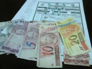 Na revista pessoal guardas encontram dinheiro escondido na cueca - Foto: Divulgação / Guarda Civil