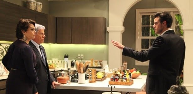 “IMPÉRIO”: Enrico apanha de Cláudio por desconfiar do pai ser gay