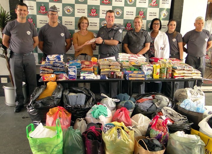 PM entrega doações recebidas em festa junina para o Fundo Social