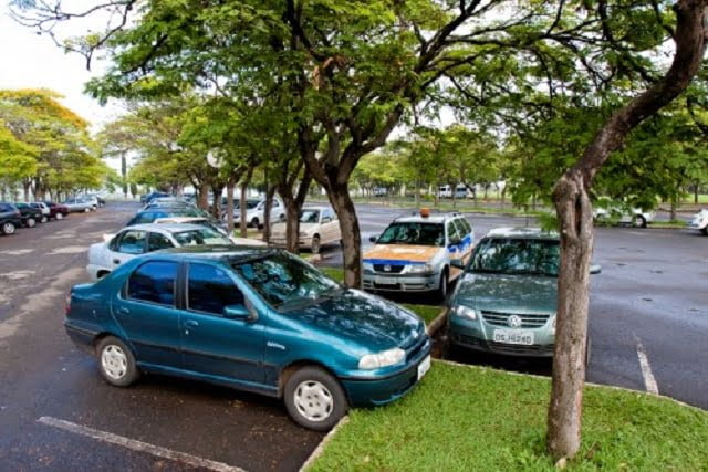 Mulher tem carro roubado na saída de aula na Unimep em Piracicaba