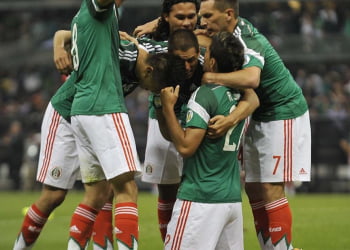 Com mais de 100 mil torcedores, o México vence a Nova Zelândia.