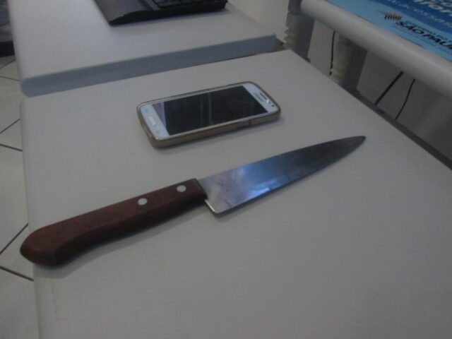 Faca de cozinha foi usada no crime motivado por ciÃºmes - Foto: Correio / RAC
