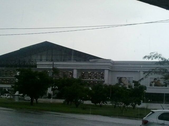 Chuva forte causou estragos tambÃ©m em grande loja de departamentos - Foto: ReproduÃ§Ã£o / Facebook