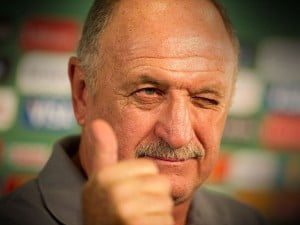 Felipão se baseia em informações do Chile para escolher entre Paulinho e Fernandinho