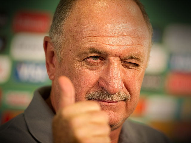 Felipão se baseia em informações do Chile para escolher entre Paulinho e Fernandinho