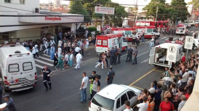 Curiosos se aglomeram para acompanhar trabalho da policia e dos bombeiros - Foto: Valter Martins / Piracicaba em Alerta