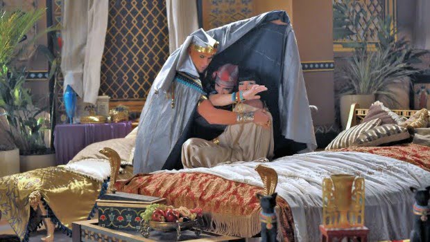 Cuva de gafanhotos agita o capitulo de “Os Dez Mandamentos” desta quarta