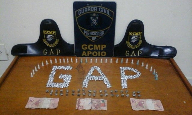 GAP aprende adolescente e prende homem com drogas em Piracicaba