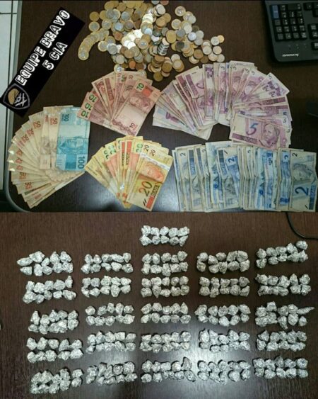 Casal Ã© preso ao fazer a retirada do dinheiro lucrado com a venda de drogas no bairro - Foto: DivulgaÃ§Ã£o