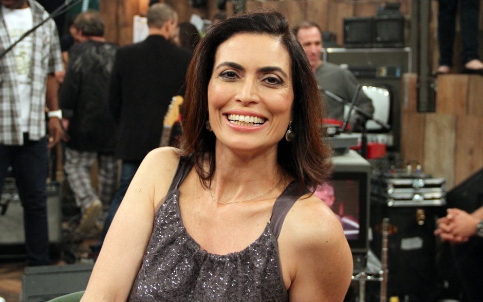 Jornalista da Globo ri de notícia de morte e revolta internautas