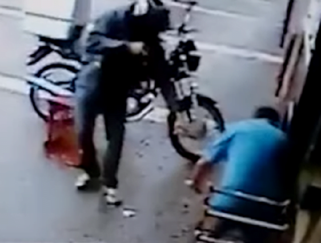 Guarda é morto com cinco tiros e tem arma roubada em supermercado