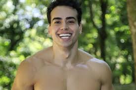 Íris Stefanelli faz saradão tirar a roupa na rua